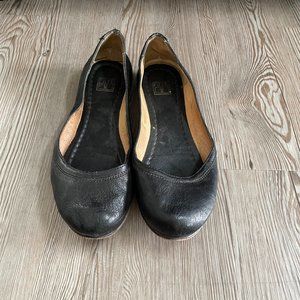 Frye flats